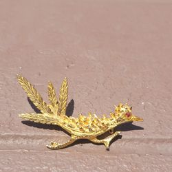 Vtg Gold Tone Roadrunner Rhinestone Eye Brooch Pin