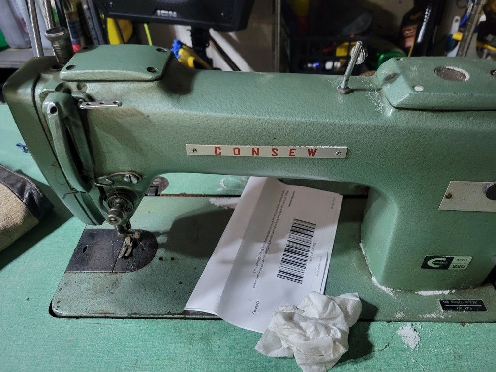 CONSEW HEAVY DUTY INDUSTRIAL SEWING MACHINE MODEL 220 With TABLE for Sale in Palmdale, CA OfferUp