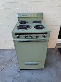 24 inch Electric Stove in good working condition