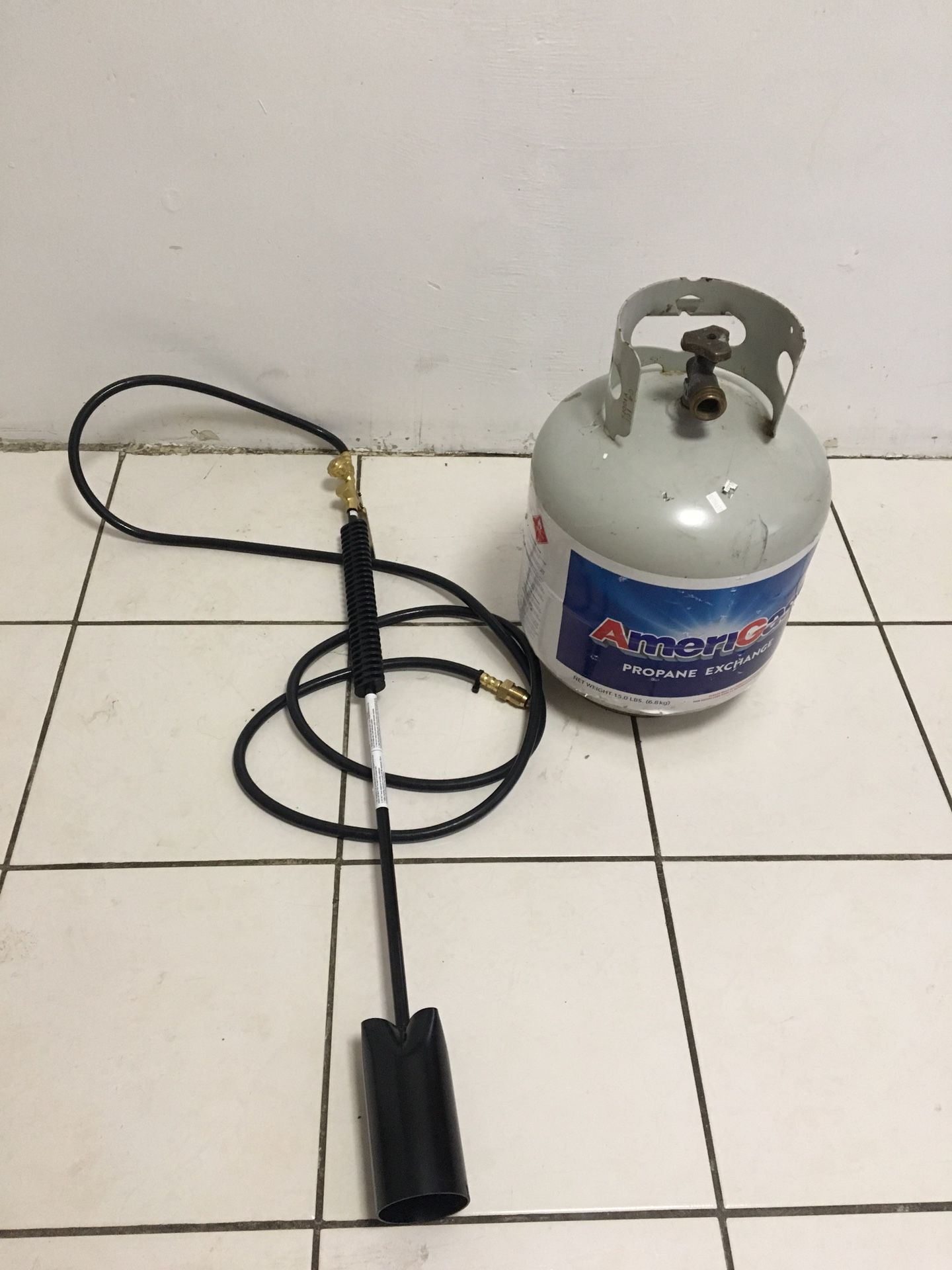 Antorcha para roofing y tanque de gas lleno 6.8kg a $75.