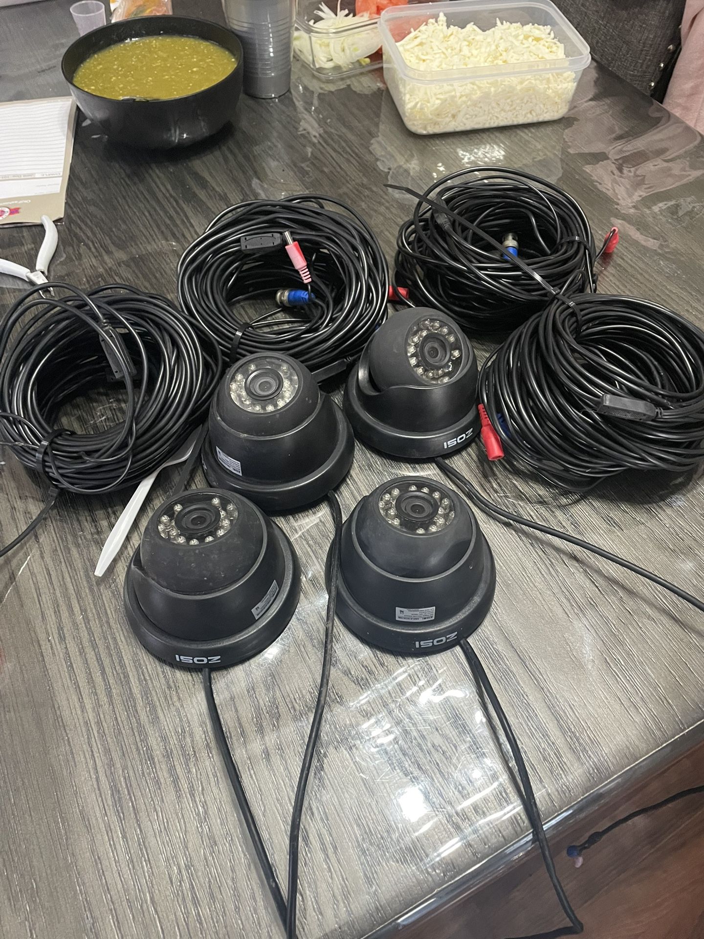 4 camaras solo son las camaras con cable $80