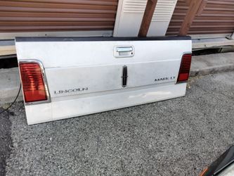 2006-2008 Lincoln Mark LT Tailgate with accessories OEM.