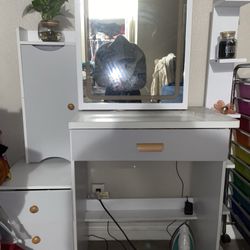 makeup vanity 