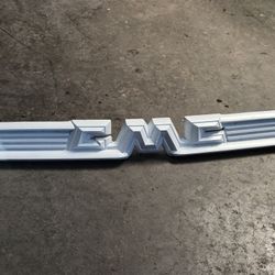  GMC Grill Emblem