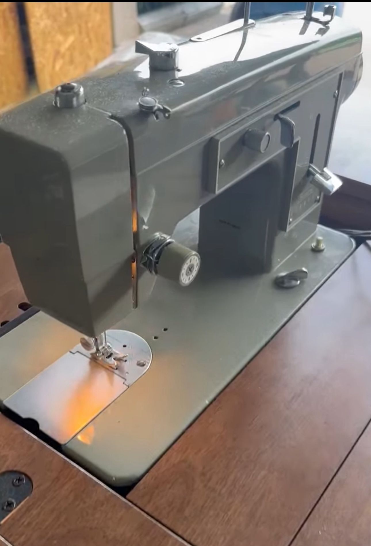 Sewing Machine With Table 