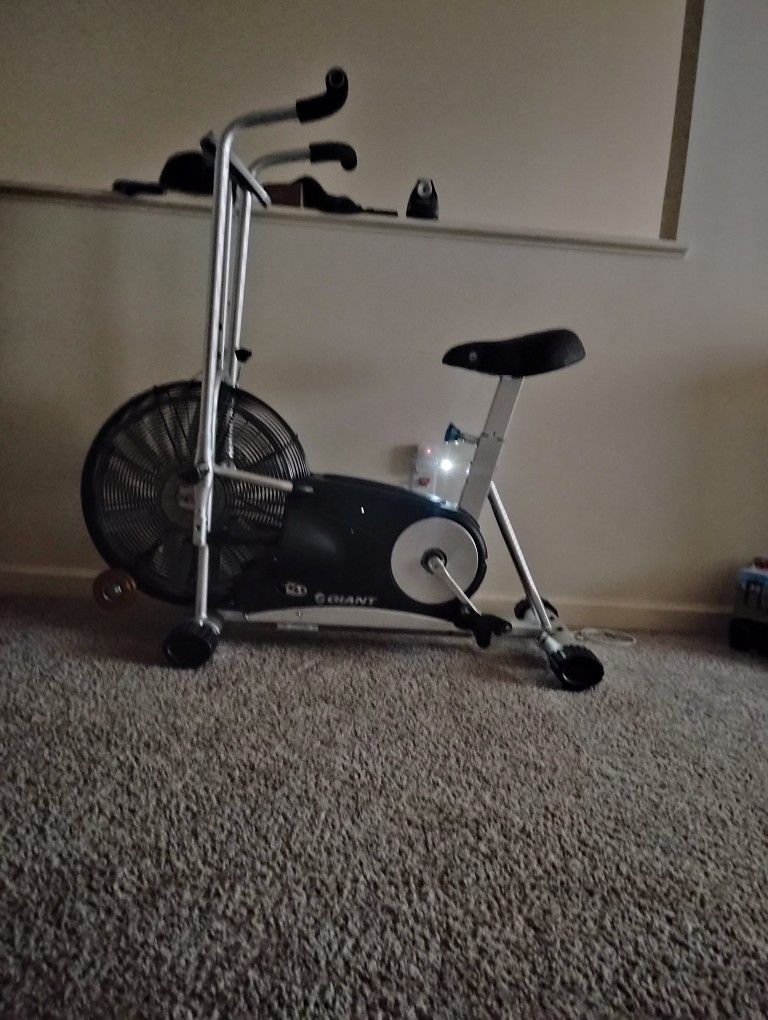 Exercise Bike ,4o2 383 391o