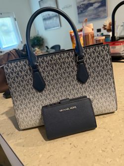 Micheal kors bag and wallet