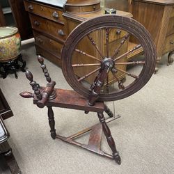Antique Wooden Spinning wheel, For Yarn / String, Foot Pump, works!