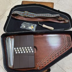 Autoharp Oscar Schmidt 21 Chords USA With Case Strap Lock Buttons Ready to Play
