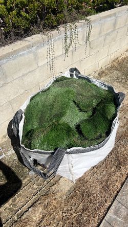 Free Artificial turf trimmings