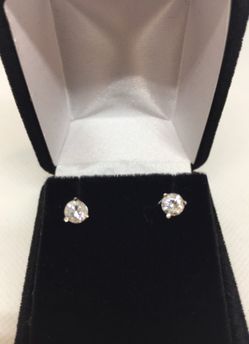 Diamond studs 0.67 CT’s 14 K W