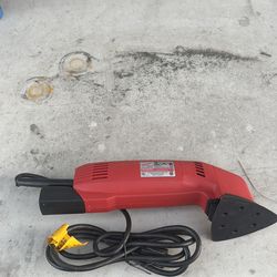 MILWAUKEE SANDER