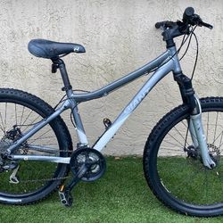 Giant Rincon Mountain Bike 16” Frame with  26” Tires - Local Delivery for a Fee - See My Items