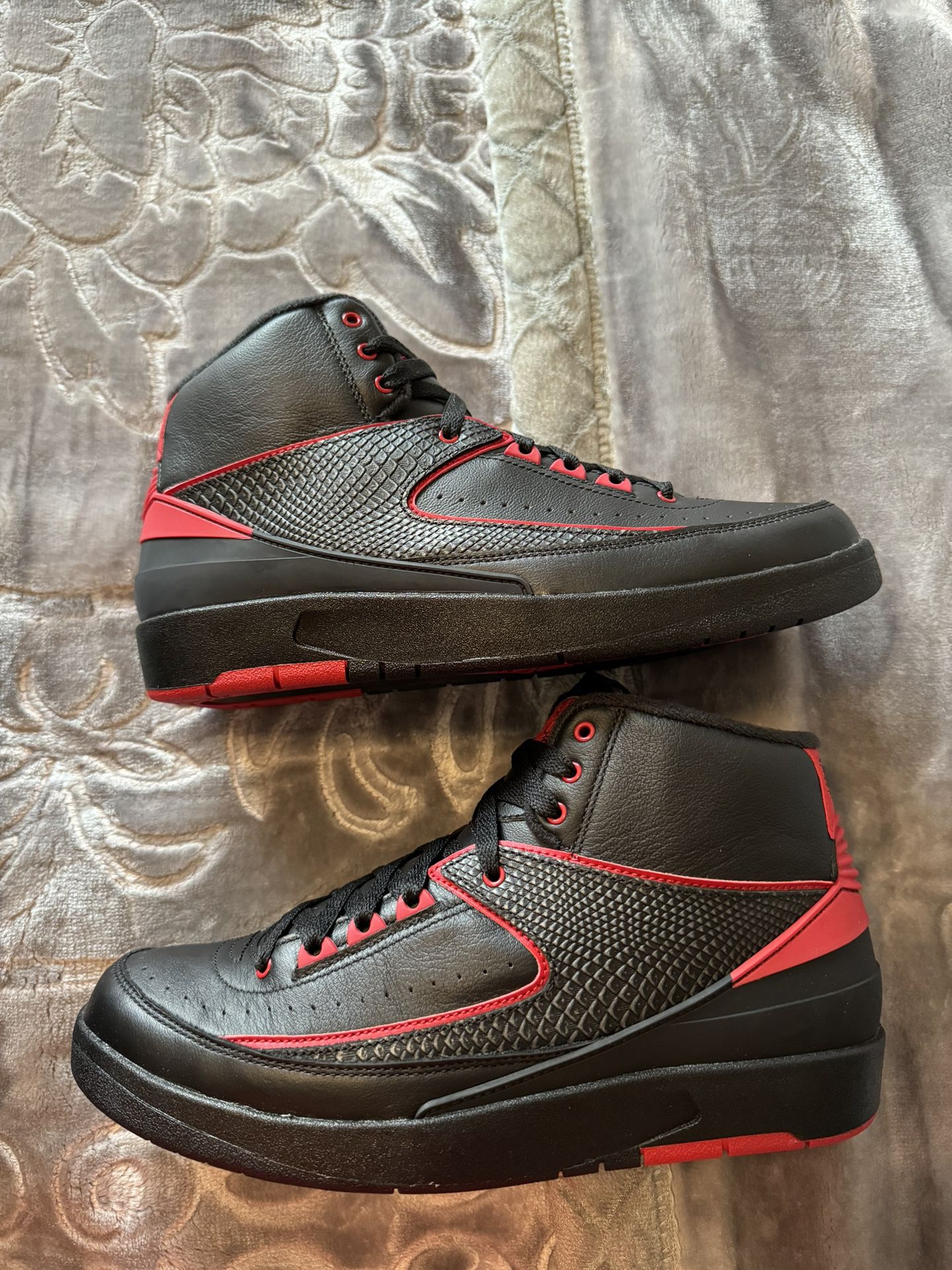 Air Jordan 2 Retro “Alternate 87” Size 9.5
