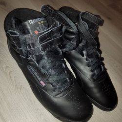 Women's Reebok Classic Size 9