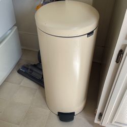 Round Trash Can 