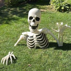 Large Skeleton Halloween Lawn Decoration 