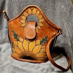 Med Leather Daisy Purse
