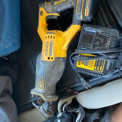 Dewalt Saw saw With Battery And Charger 