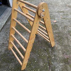 Pikler Montessori Climbing Triangle