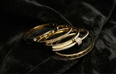 Gold-Tone Bangle Bracelet Set of 5