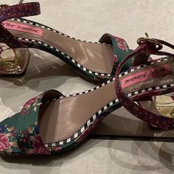 betsey johnson sandals new size 7