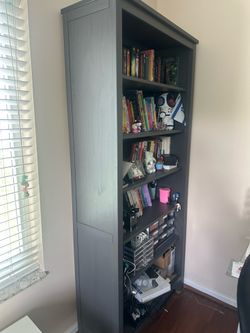 Freestanding bookshelf/bookcase