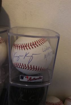 Kyle Kuzma autograph