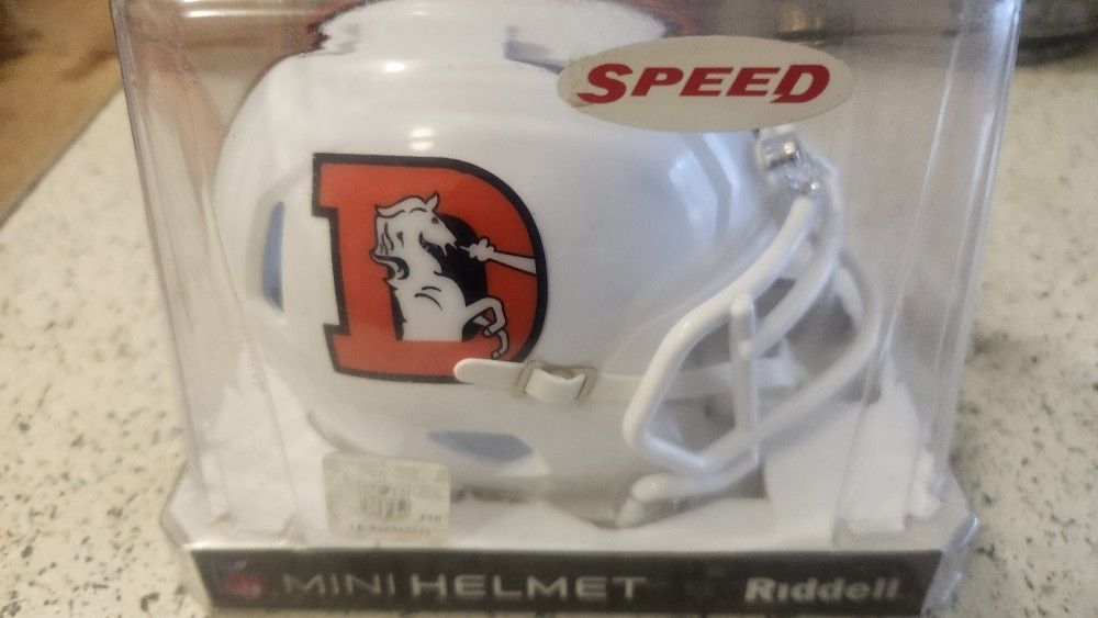 Broncos Helmet And Super Bowl Card