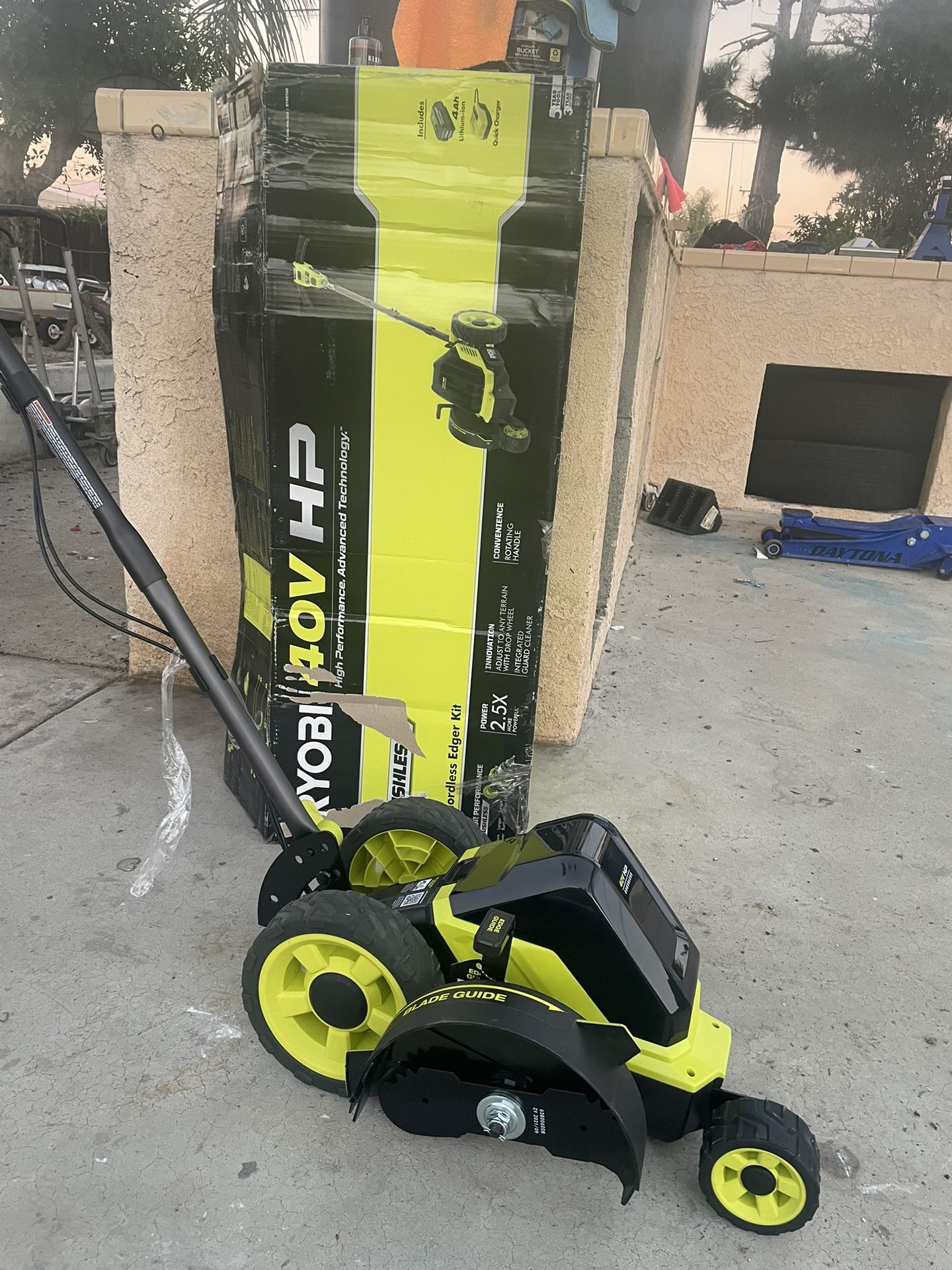 RYOBI 40V HP Brushless 9 in. Cordless Edger (Tool Only)