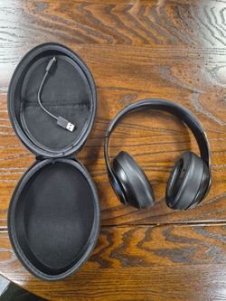 Beats studio 3s (willing to negotiate)