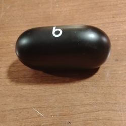 Black Beats Wireless Charging Case