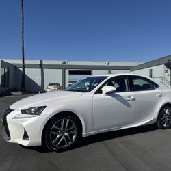 2020 LEXUS IS 300 $29.995