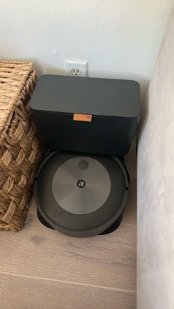 iRobot Roomba Robot Vacuum with Auto-Empty Base