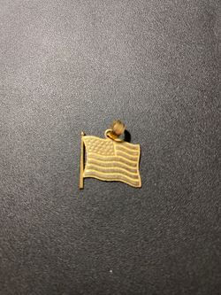 10k real solid gold pendant 1” and 1.3gr