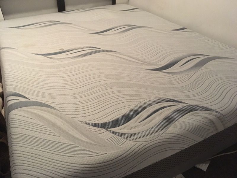 Memory foam like new mattress