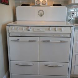 Vintage 39” O’Keefe & Merritt Gas Stove – Iconic Model 535 w/ Vanishing Shelf