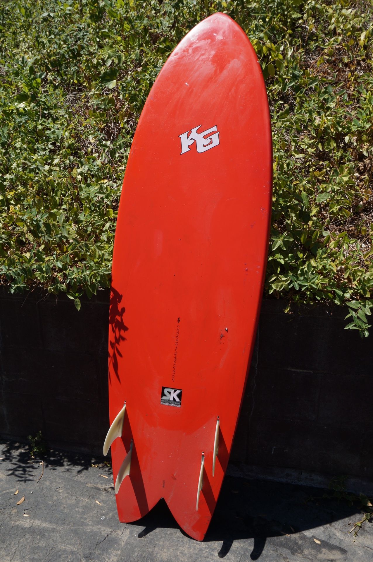 Kane Garden Fish 6'0” quad surfboard red for Sale in Los