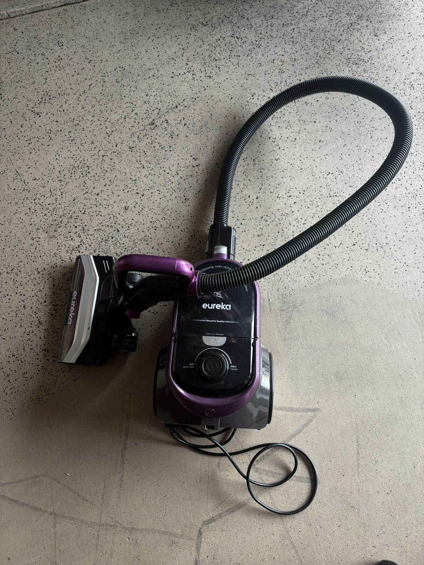Eureka NEN185 Bagless Canister Vacuum Cleaner (good)