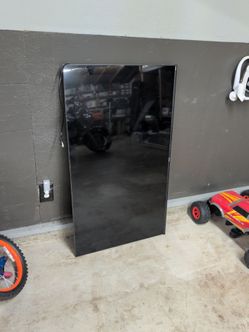 55" Hisense Roku TV (DOESN'T TURN ON)