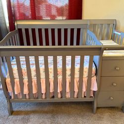 Baby Crib With Changing Station 