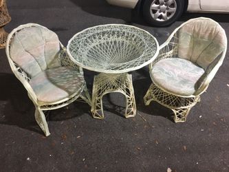 Spun fiberglass wicker patio set