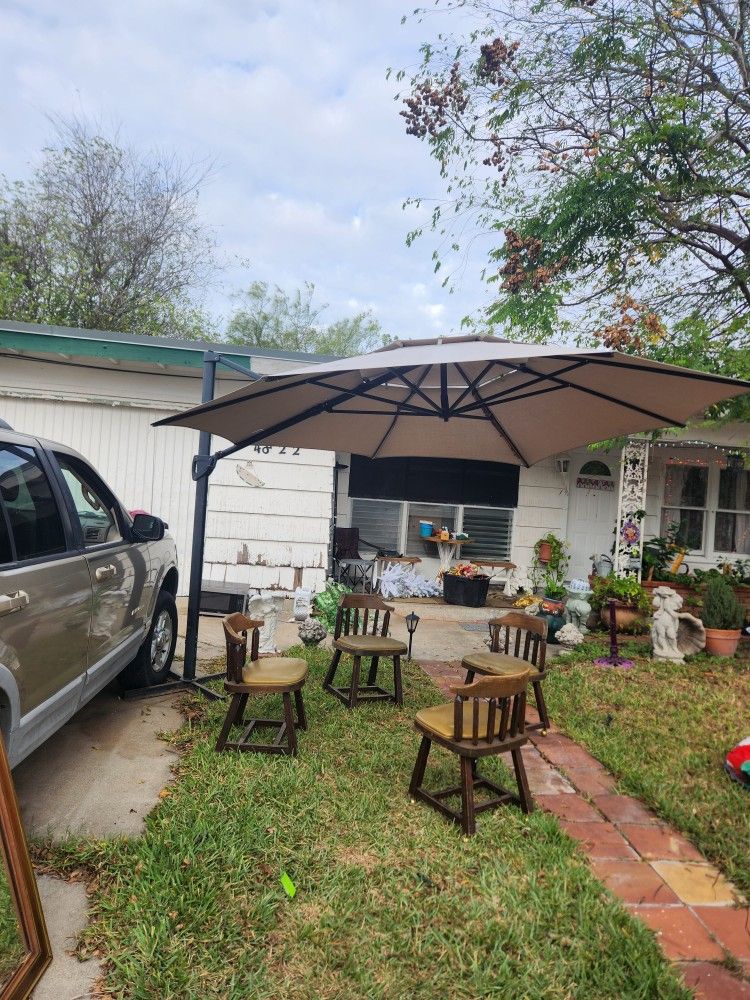 Round Outdoor Umbrella