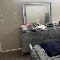 Queen Size Bedroom Set 