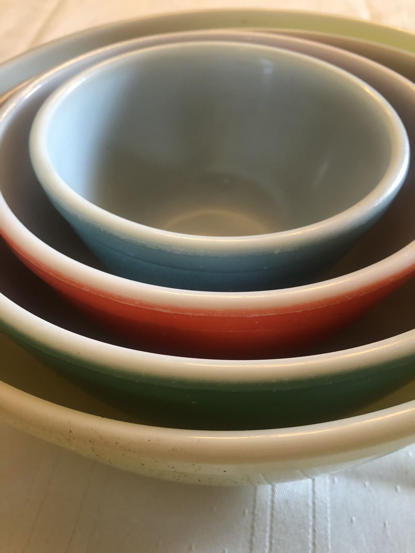 Vintage Pyrex nesting bowls (primary color pack)