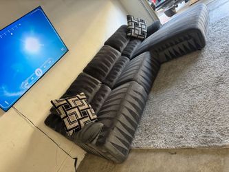 🌟 "LIKE NEW" living spaces Grey reclining sectional couch ( FREE DELIVERY)
