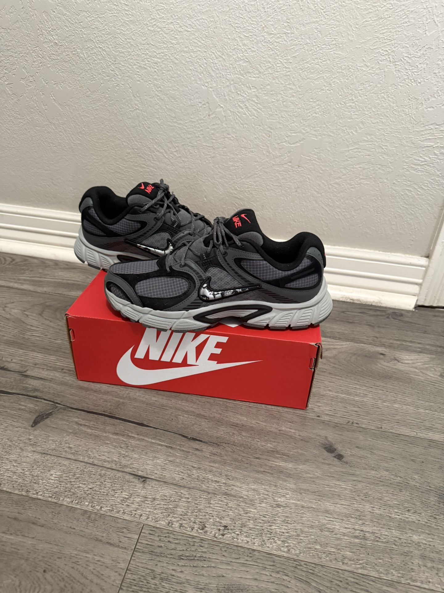 Nike V5 RNR Size 9.0 Men