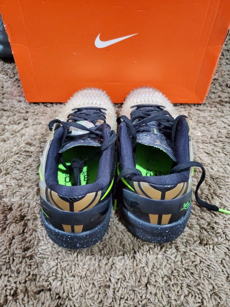 Kobe VIII SS Christmas Size 7Y