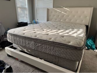 QUEEN BED SET WITH PILLOW TOP MATTRESSs USED