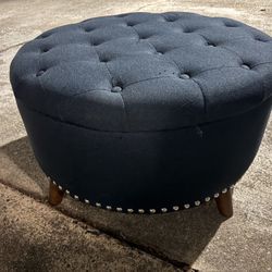 Tufted Round Ottomon With Storage